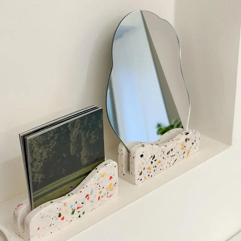 WaveBase multifunkční podstavec a držák zvlněný z betonu