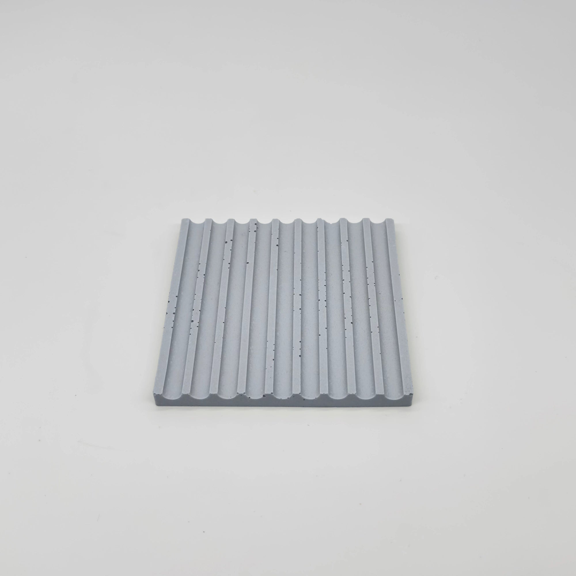 Angularis Tácek s vroubky z UHPC betonu čtvercový