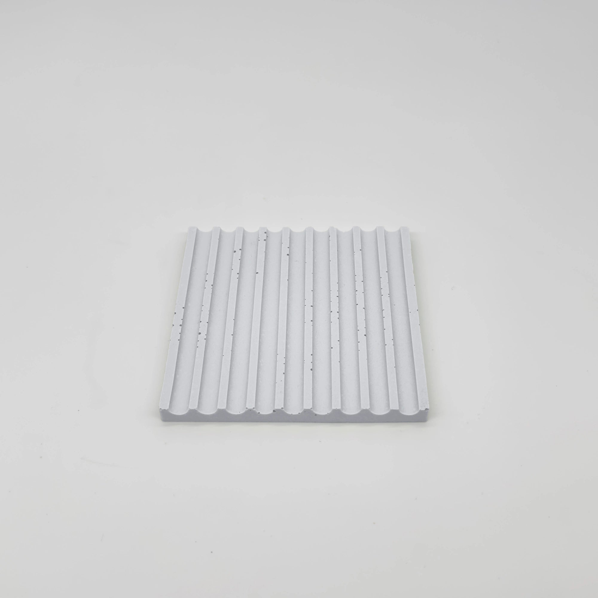 Angularis Tácek s vroubky z UHPC betonu čtvercový