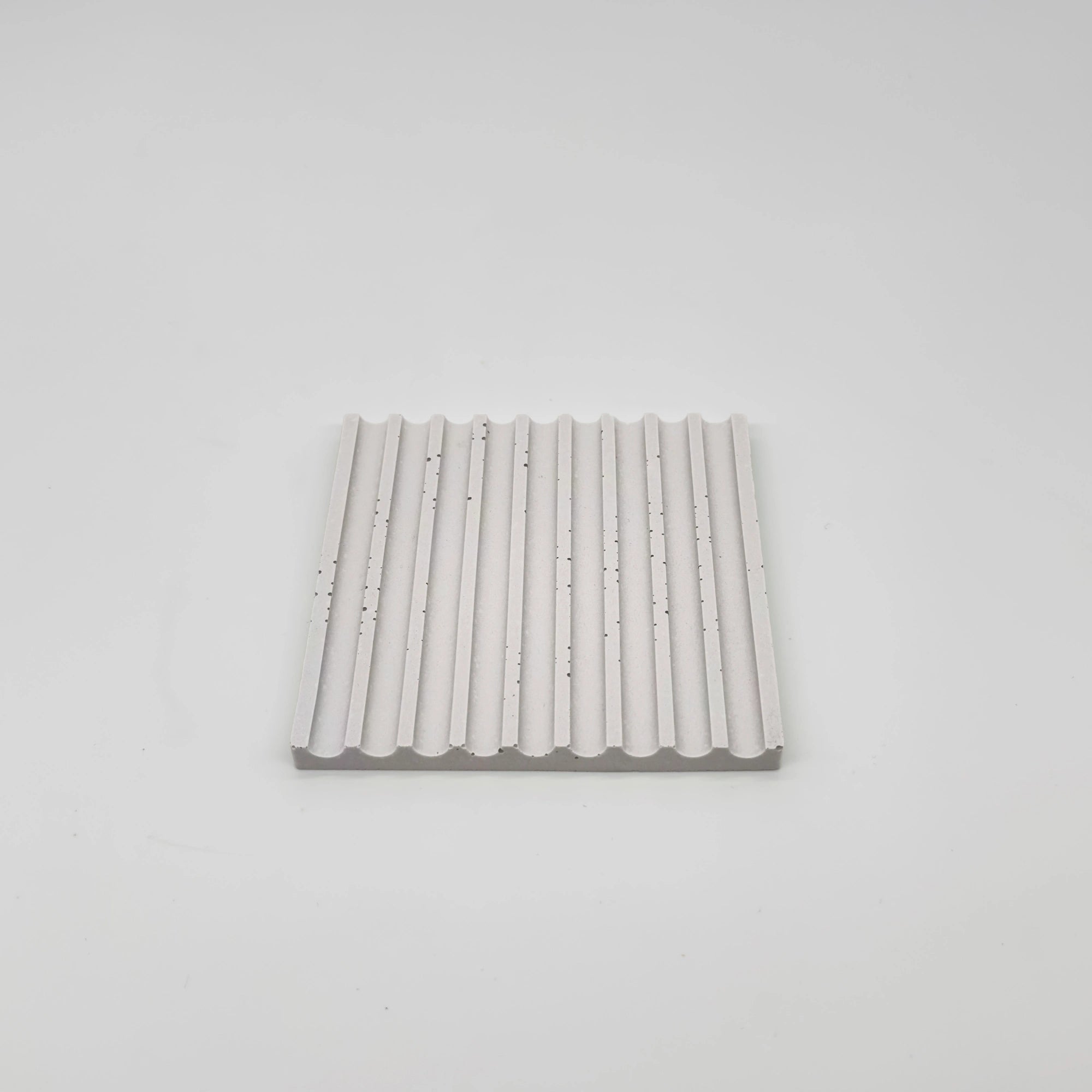 Angularis Tácek s vroubky z UHPC betonu čtvercový