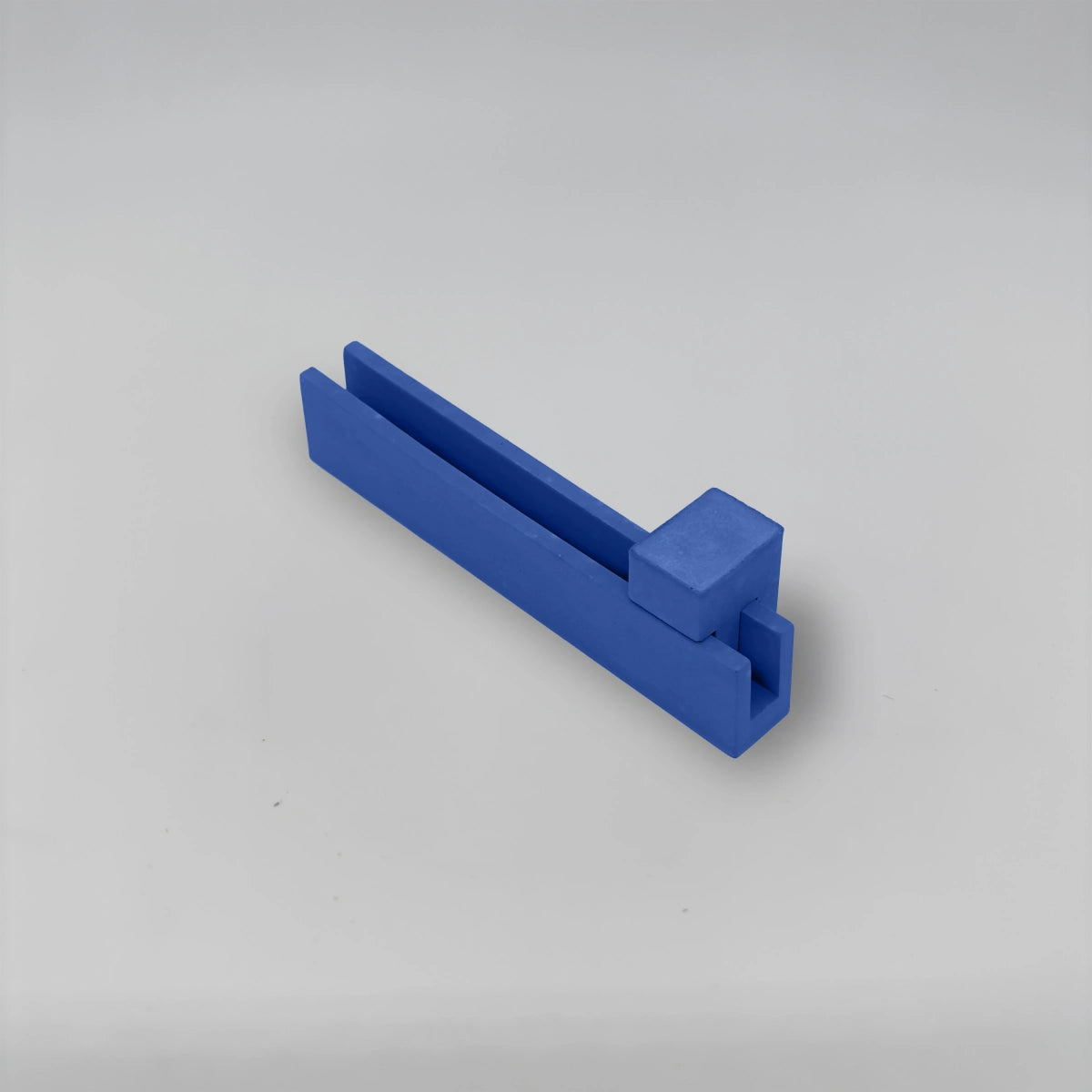 BlockBase multifunkční podstavec a držák z betonu + zarážka