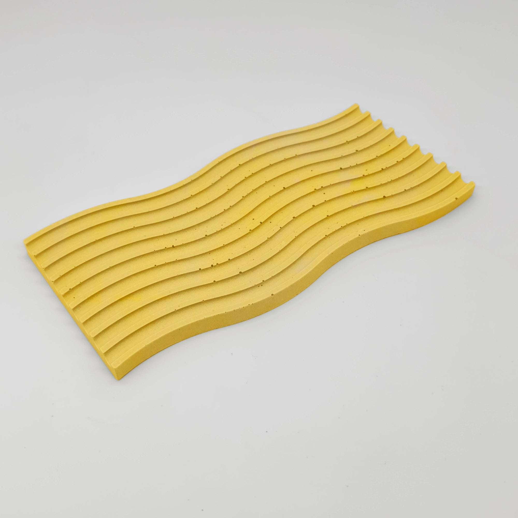 Fluctus Tác vlnitý obdélník s vroubky z UHPC betonu