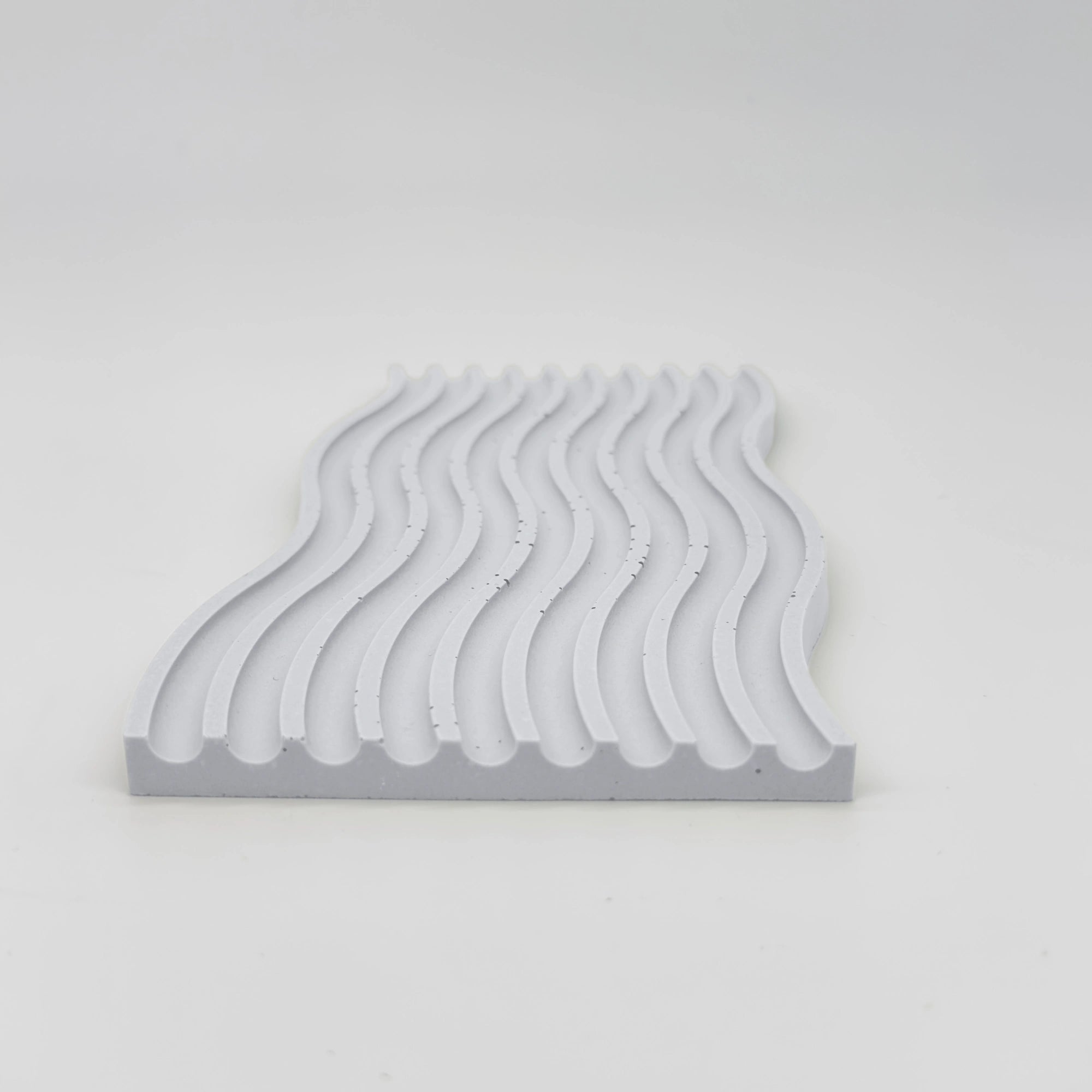 Fluctus Tác vlnitý obdélník s vroubky z UHPC betonu