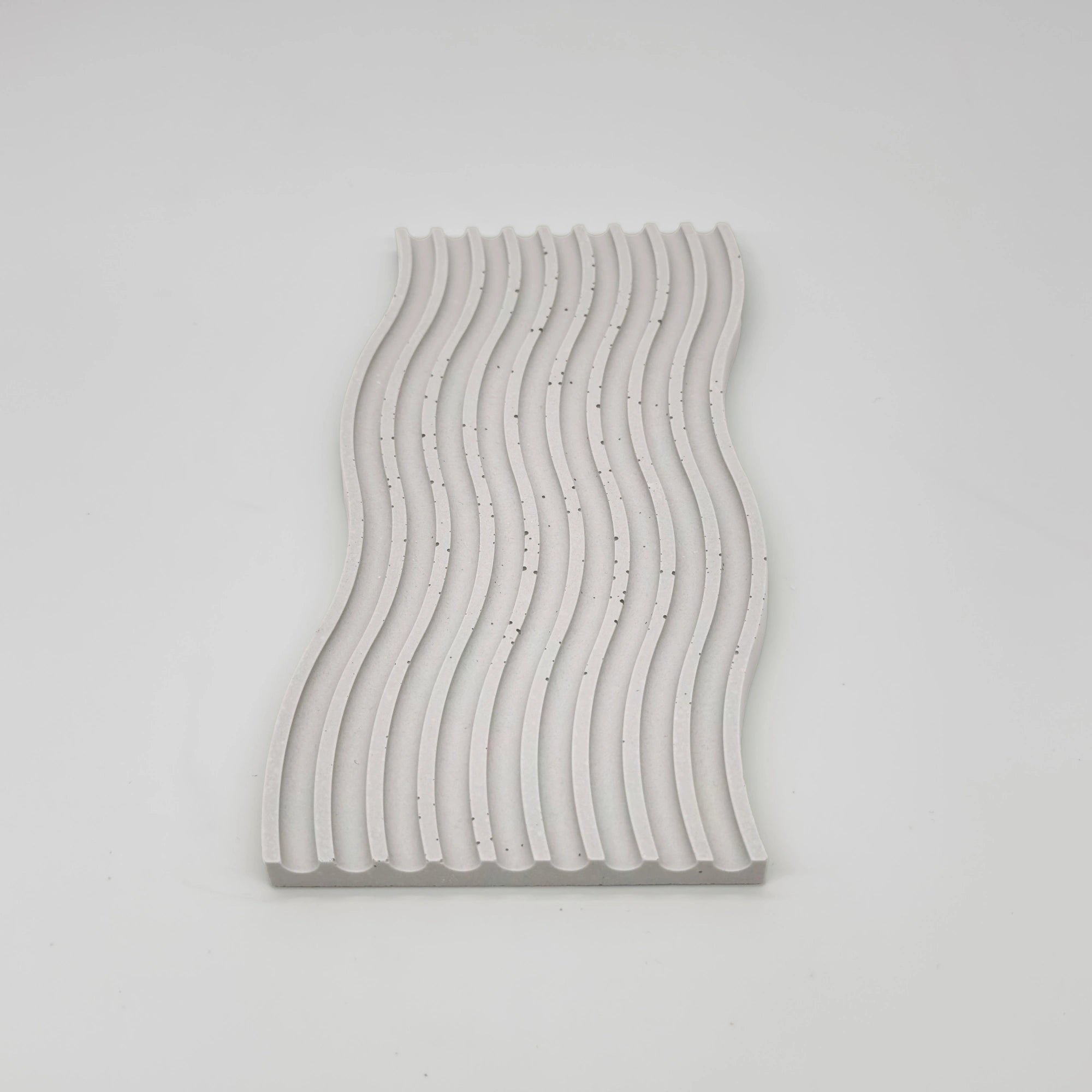 Fluctus Tác vlnitý obdélník s vroubky z UHPC betonu