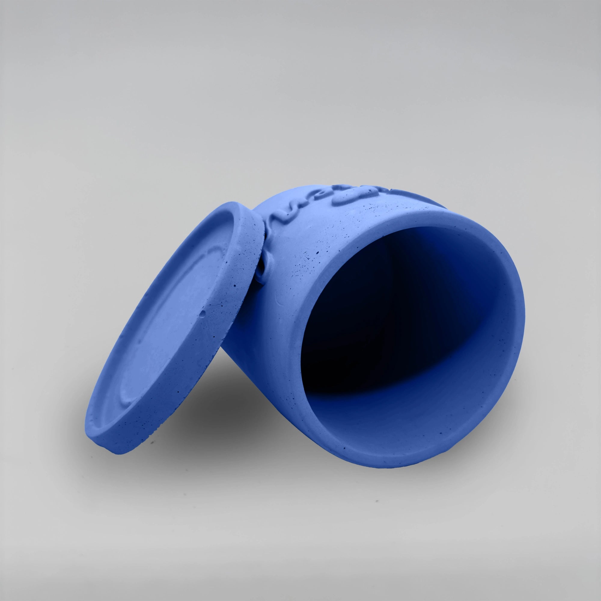 Pot ,Friend, Květináček s drenáží z betonu + podtácek