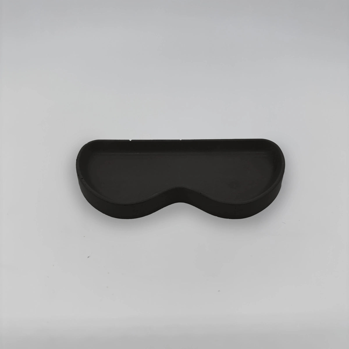 OpticRest Odkládací tácek pro brýle z betonu obloukový