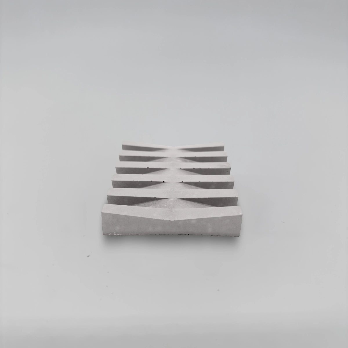 SoapRack Mýdelník Podložka pod mýdlo z betonu symetrická se žlábky