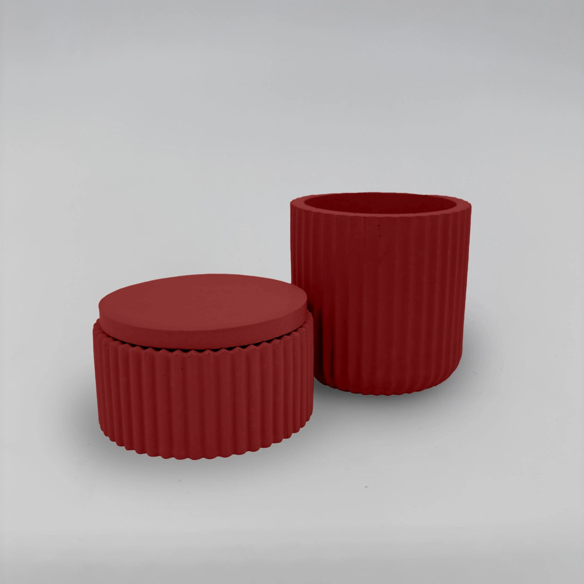 Vasculum 2 Nádobky vroubkované z betonu + obrácené víčko sada