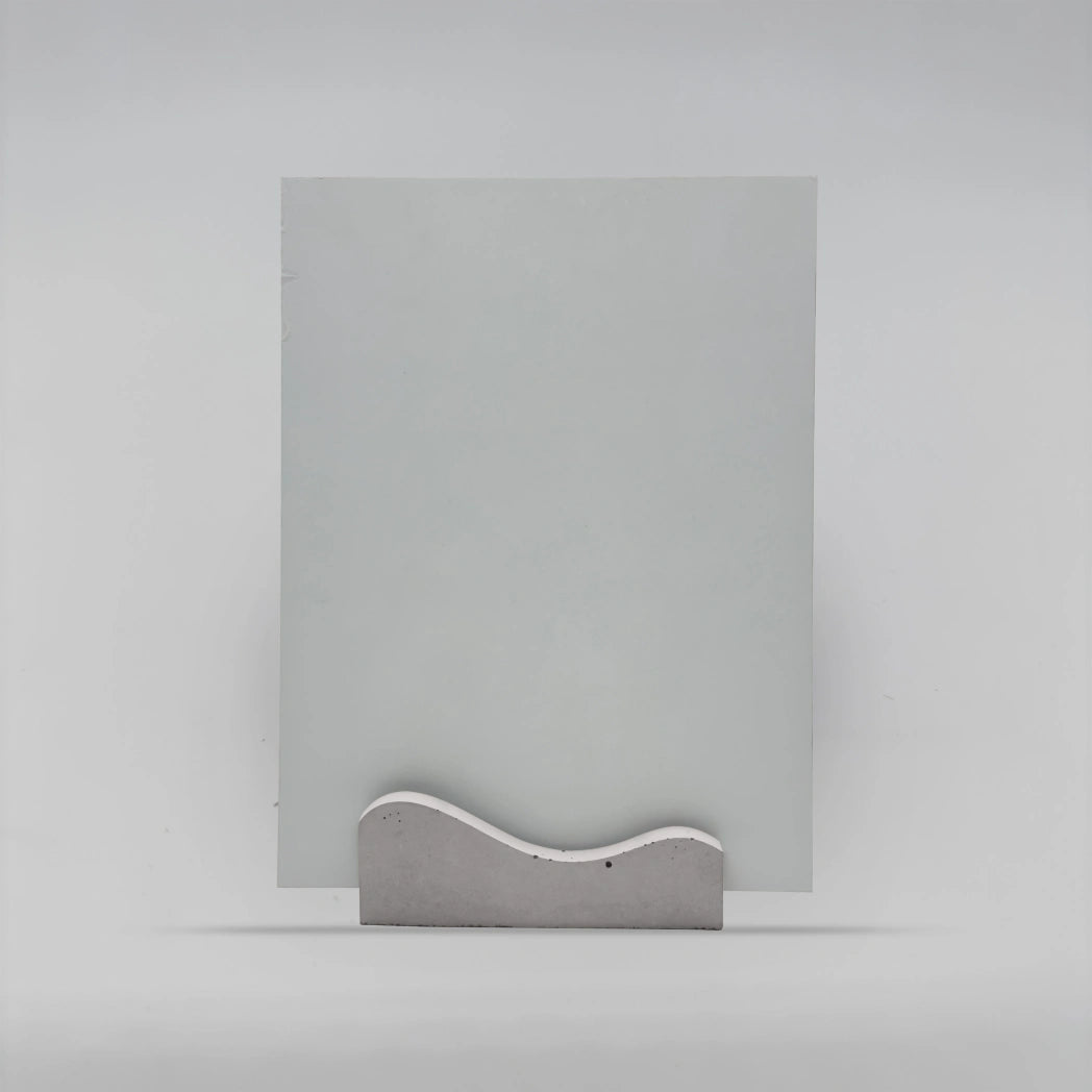 WaveBase multifunkční podstavec a držák zvlněný z betonu