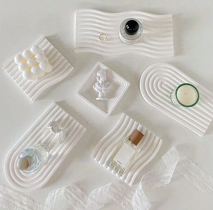 Fluctus Tácek vlnitý čtverec s vroubky z UHPC betonu