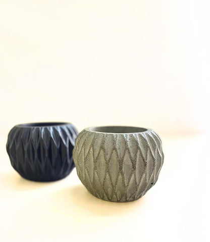 Paralel Nádobka z betonu s geometrickým vzorováním