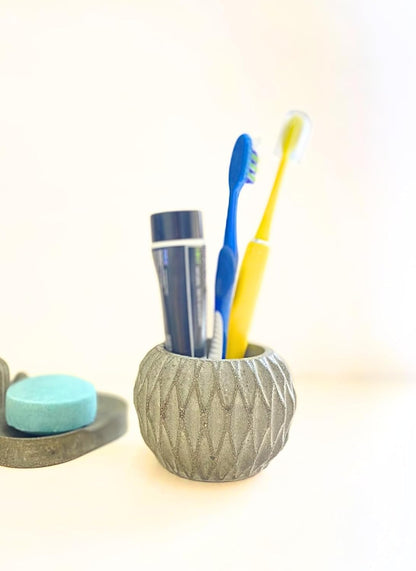 Paralel Nádobka z betonu s geometrickým vzorováním