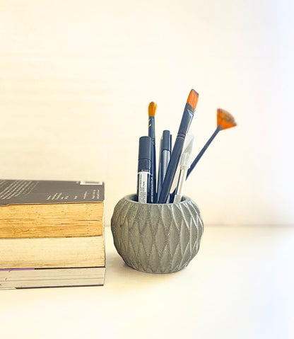 Paralel Nádobka z betonu s geometrickým vzorováním