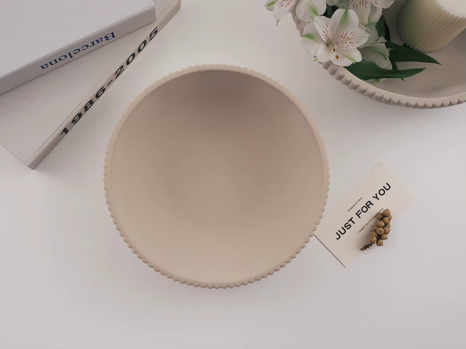 Patera Mísa Vroubkovaná zaoblená z UHPC betonu