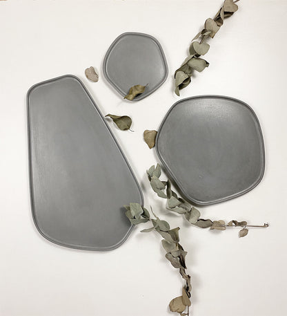 Anomala Podnos asymetrický z UHPC betonu 42x26cm