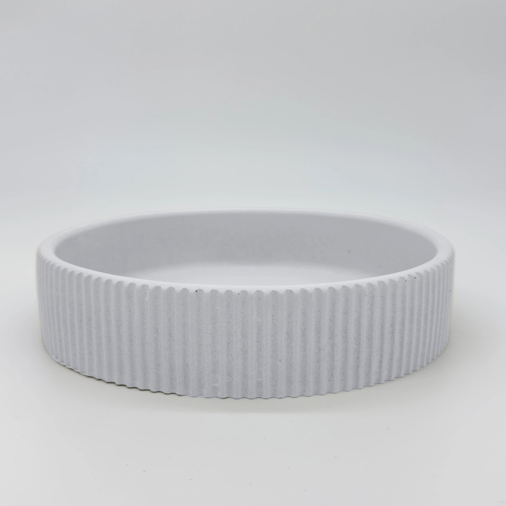 Carinis Mísa s plochým dnem s vroubkovaným okrajem z UHPC betonu kulatá