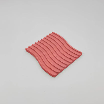 Fluctus Tácek vlnitý čtverec s vroubky z UHPC betonu