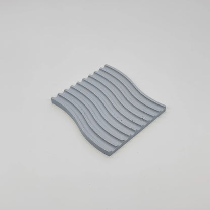 Fluctus Tácek vlnitý čtverec s vroubky z UHPC betonu