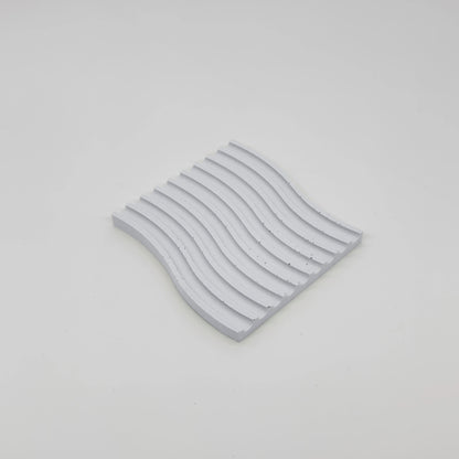 Fluctus Tácek vlnitý čtverec s vroubky z UHPC betonu