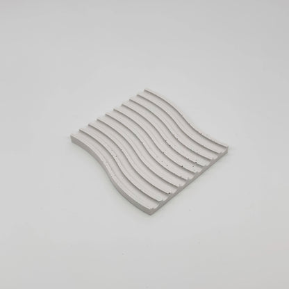 Fluctus Tácek vlnitý čtverec s vroubky z UHPC betonu