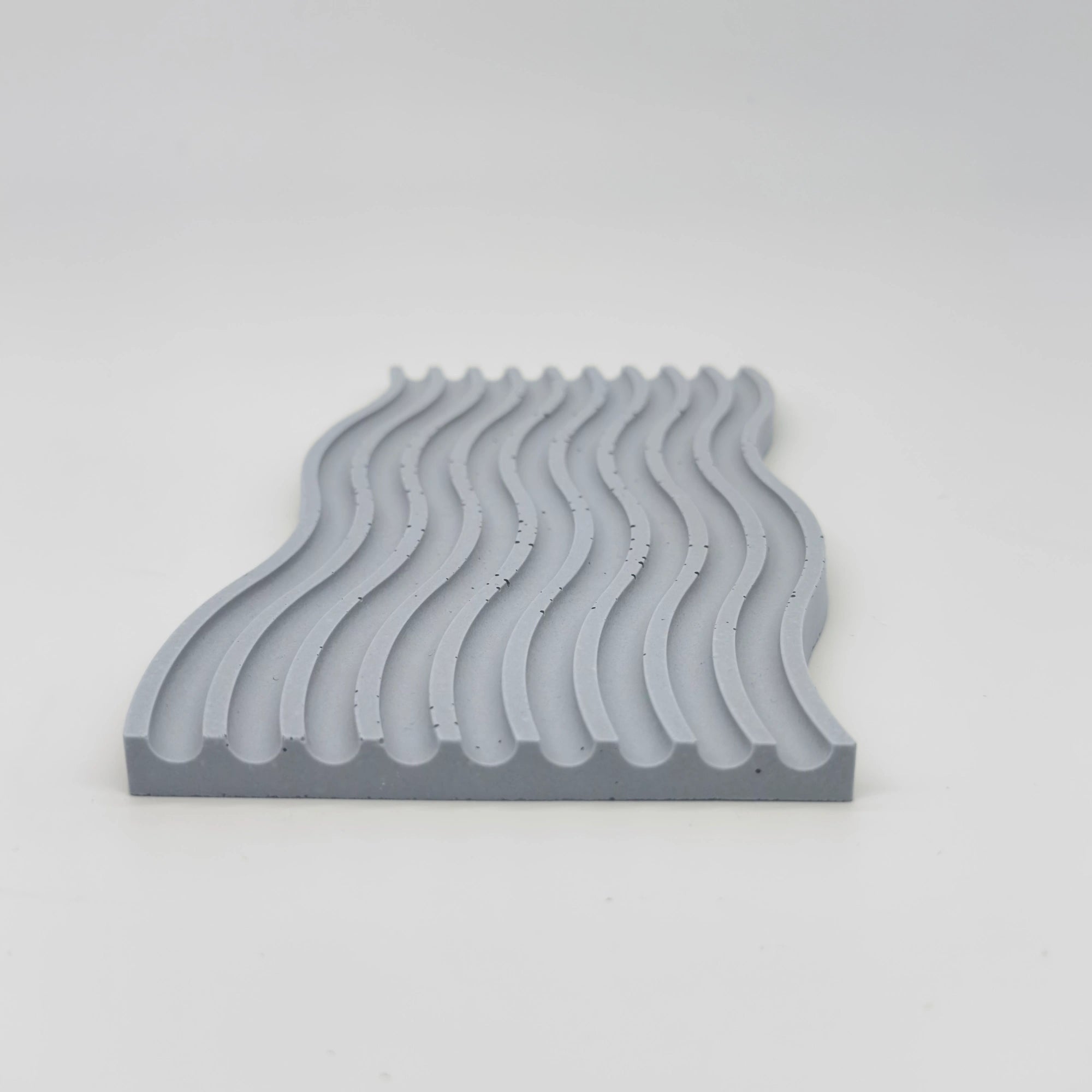 Fluctus Tác vlnitý obdélník s vroubky z UHPC betonu