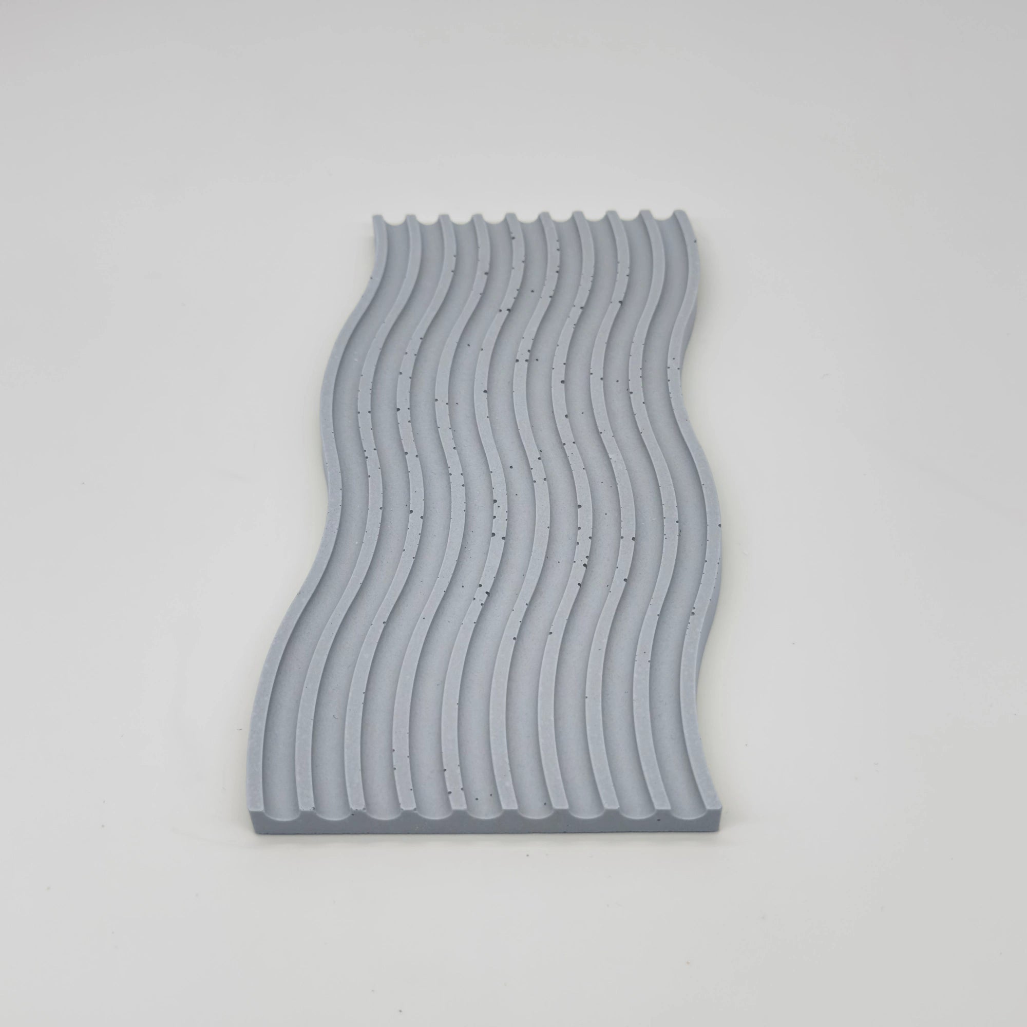 Fluctus Tác vlnitý obdélník s vroubky z UHPC betonu