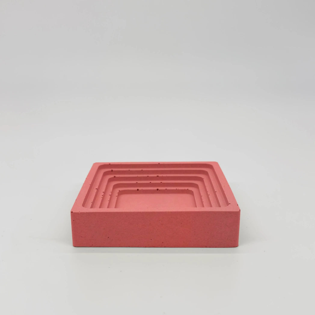 Gradus Tácek se schodovým okrajem z UHPC betonu