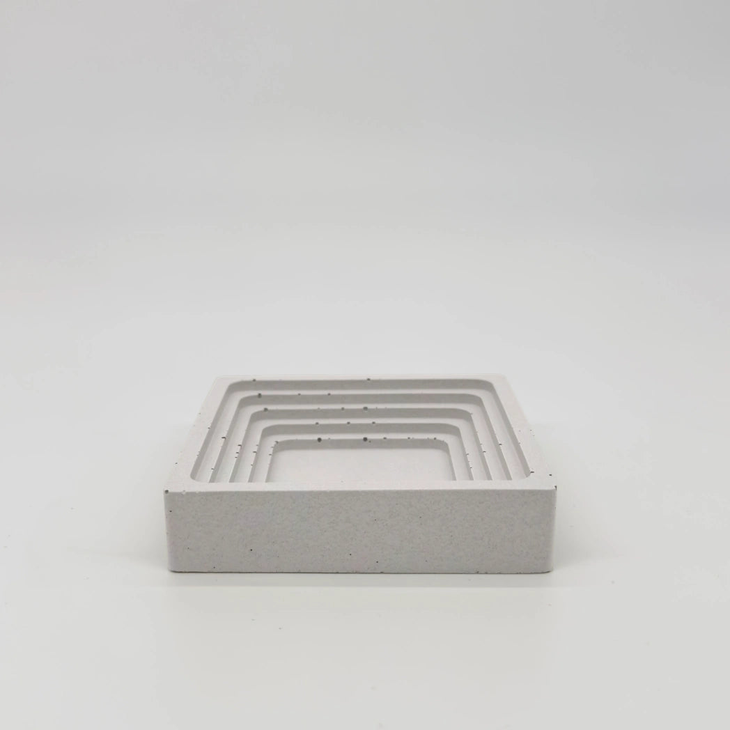 Gradus Tácek se schodovým okrajem z UHPC betonu