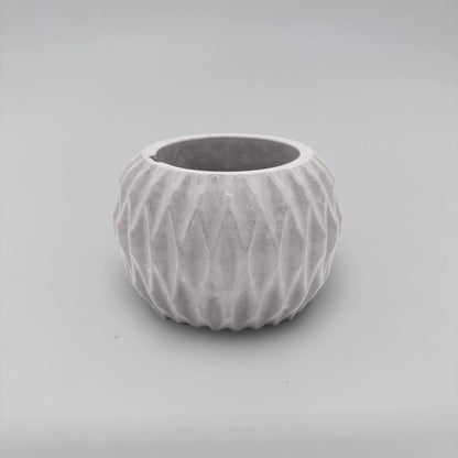 Paralel Nádobka z betonu s geometrickým vzorováním