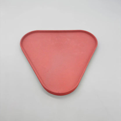 Rounder Tác a podnos s hranou z UHPC betonu trojúhelníkový 27x25cm