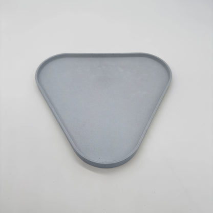 Rounder Tác a podnos s hranou z UHPC betonu trojúhelníkový 27x25cm