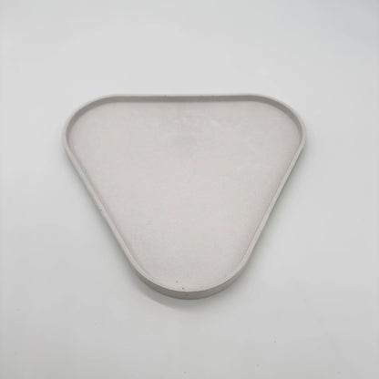 Rounder Tác a podnos s hranou z UHPC betonu trojúhelníkový 27x25cm