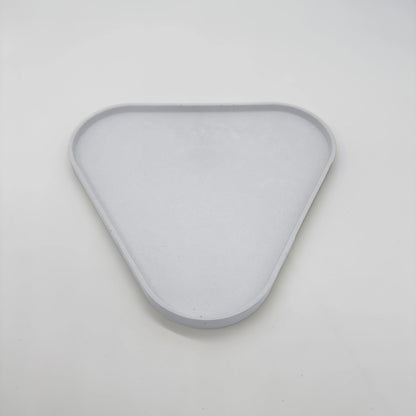 Rounder Tác a podnos s hranou z UHPC betonu trojúhelníkový 27x25cm