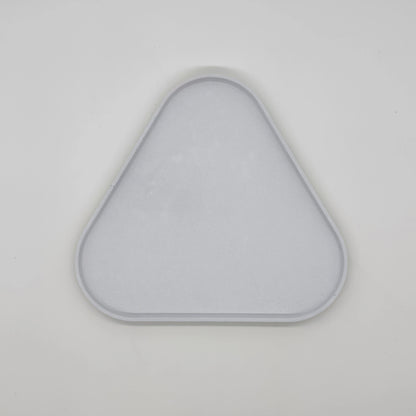 Rounder Tác a podnos s hranou z UHPC betonu trojúhelníkový 27x25cm