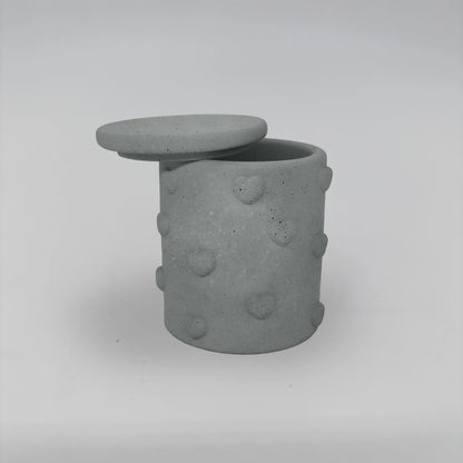 Boîte à cœurs Nádobka se srdíčky z betonu + víčko