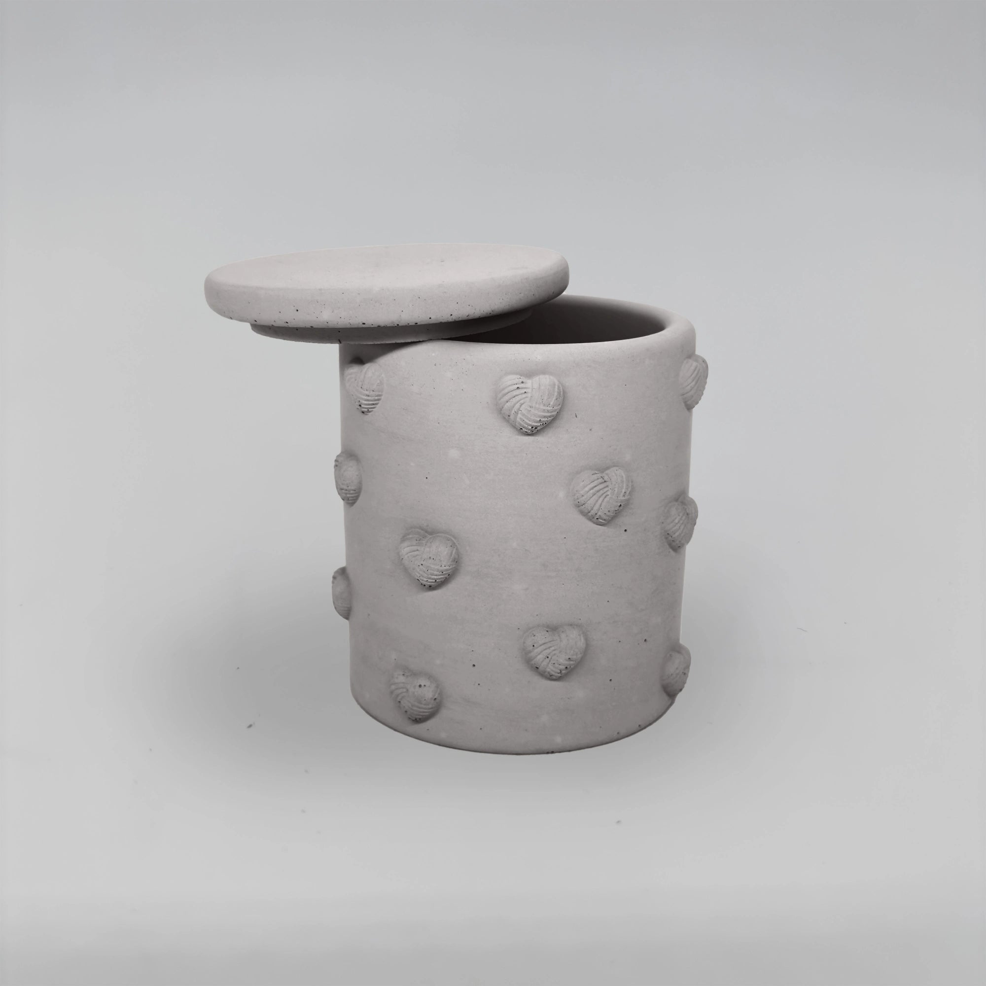 Boîte à cœurs Nádobka se srdíčky z betonu + víčko