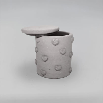 Boîte à cœurs Nádobka se srdíčky z betonu + víčko