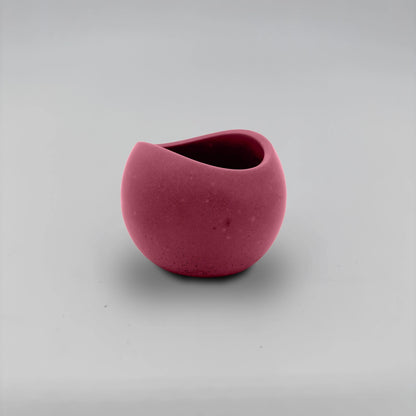 TulipJar Nádobka zaoblená se zavlněným okrajem z betonu