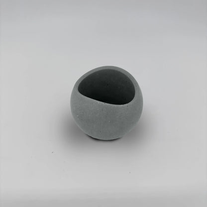 TulipJar Nádobka zaoblená se zavlněným okrajem z betonu