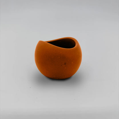 TulipJar Nádobka zaoblená se zavlněným okrajem z betonu