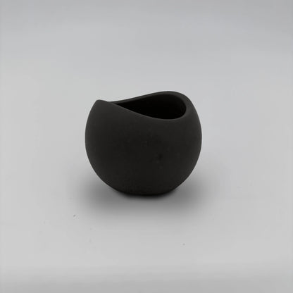 TulipJar Nádobka zaoblená se zavlněným okrajem z betonu