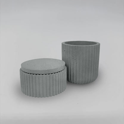 Vasculum 2 Nádobky vroubkované z betonu + obrácené víčko sada