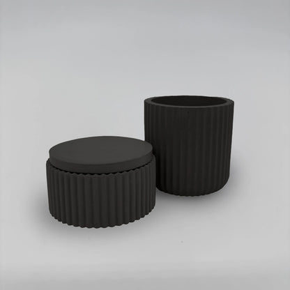 Vasculum 2 Nádobky vroubkované z betonu + obrácené víčko sada