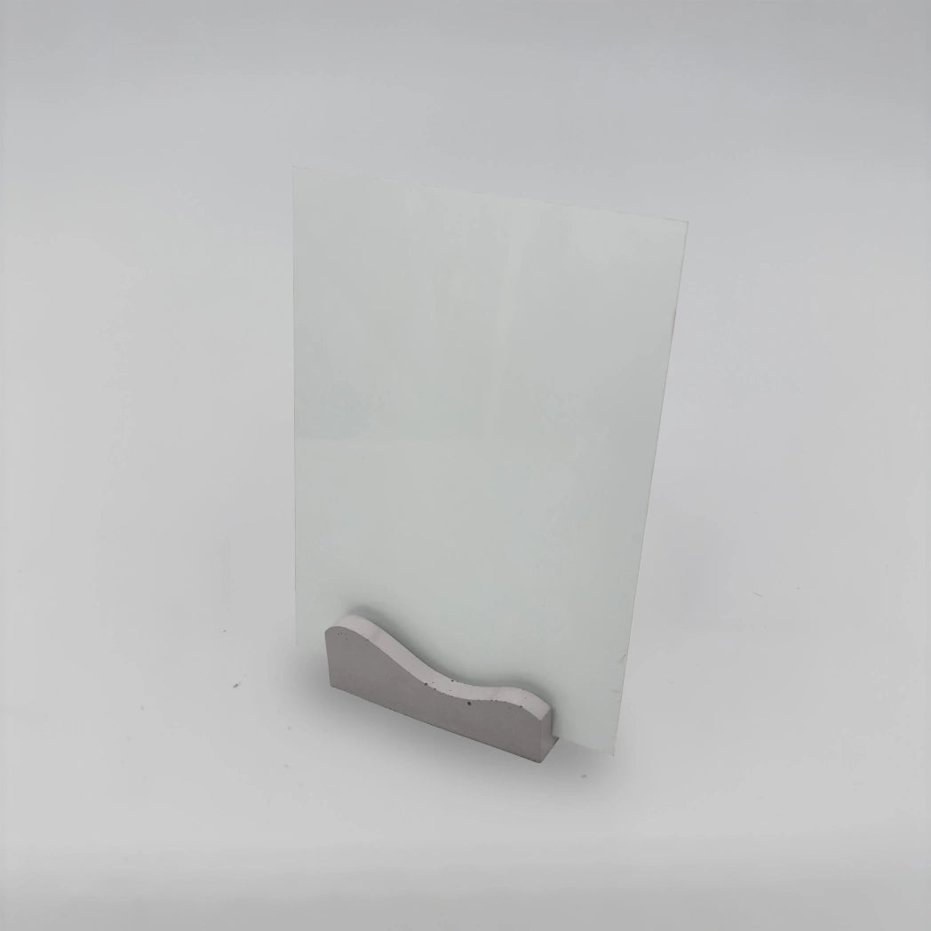 WaveBase multifunkční podstavec a držák zvlněný z betonu